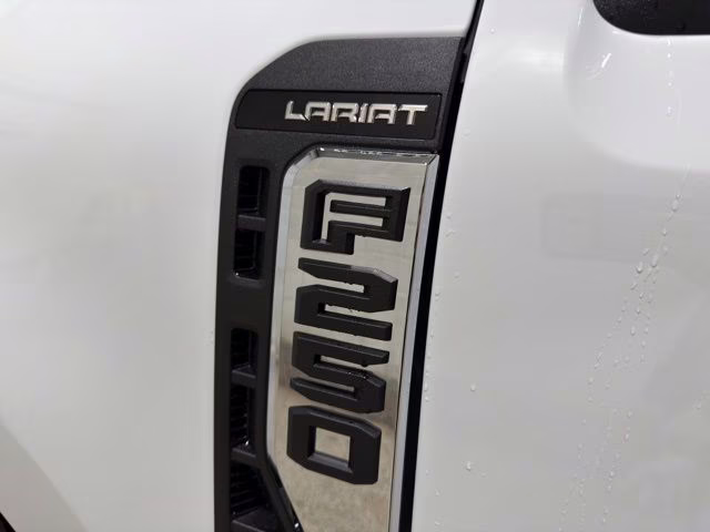 2026 Oxford White Ford Super Duty F-250 SRW Lariat 4X4 Truck
