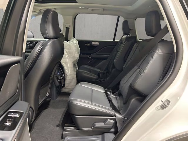 2026 Pristine White Metallic Tri-Coat Lincoln Aviator Premiere AWD SUV