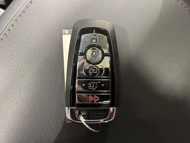 2026 Pristine White Metallic Tri-Coat Lincoln Aviator Premiere AWD SUV