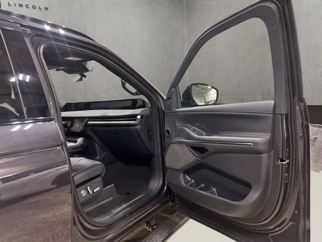 2026 Starlight Gray Premium Colorant Lincoln Navigator L Reserve 4X4 SUV