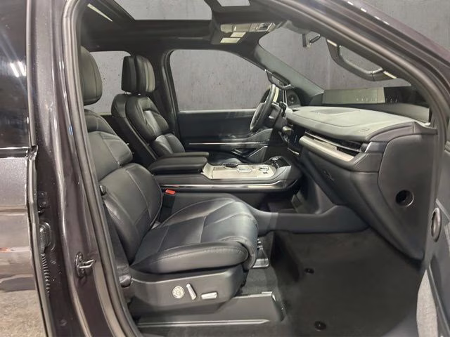 2026 Starlight Gray Premium Colorant Lincoln Navigator L Reserve 4X4 SUV