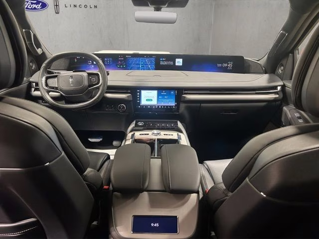 2026 Starlight Gray Premium Colorant Lincoln Navigator L Reserve 4X4 SUV