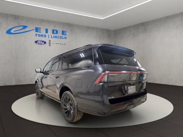 2026 Starlight Gray Premium Colorant Lincoln Navigator L Reserve 4X4 SUV