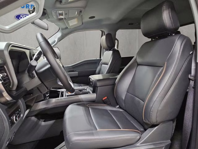 2026 Oxford White Ford Super Duty F-250 SRW Lariat 4X4 Truck