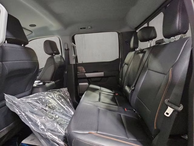 2026 Oxford White Ford Super Duty F-250 SRW Lariat 4X4 Truck