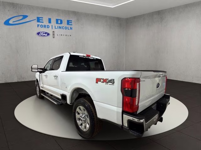 2026 Oxford White Ford Super Duty F-250 SRW Lariat 4X4 Truck