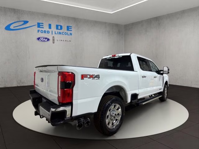 2026 Oxford White Ford Super Duty F-250 SRW Lariat 4X4 Truck