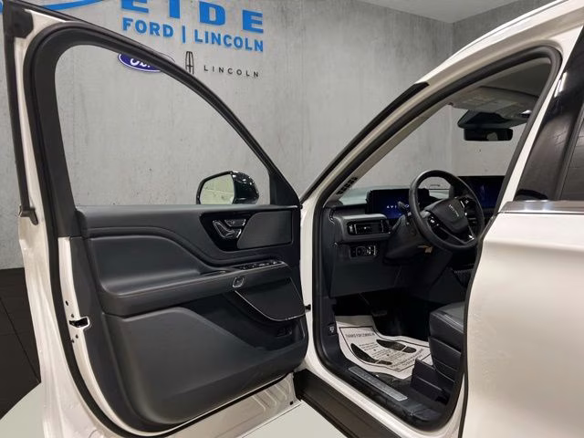 2026 Pristine White Metallic Tri-Coat Lincoln Aviator Premiere AWD SUV