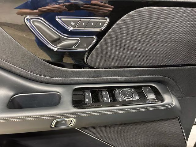 2026 Pristine White Metallic Tri-Coat Lincoln Aviator Premiere AWD SUV