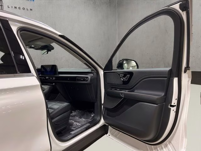 2026 Pristine White Metallic Tri-Coat Lincoln Aviator Premiere AWD SUV