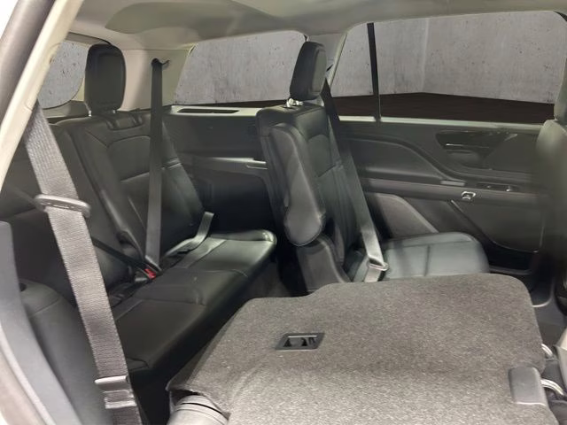 2026 Pristine White Metallic Tri-Coat Lincoln Aviator Premiere AWD SUV