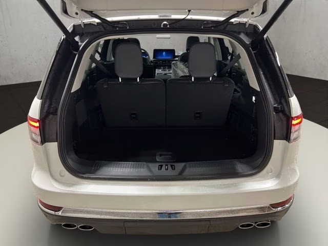 2026 Pristine White Metallic Tri-Coat Lincoln Aviator Premiere AWD SUV