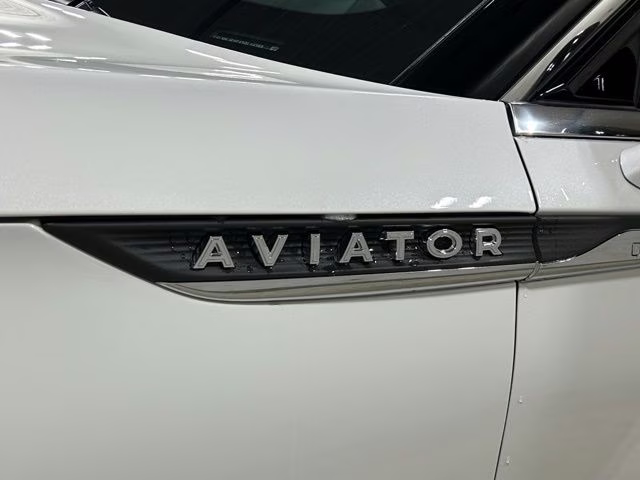 2026 Pristine White Metallic Tri-Coat Lincoln Aviator Premiere AWD SUV