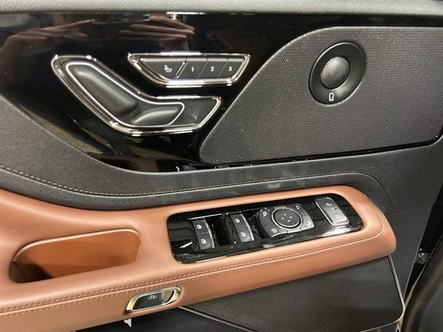 2026 Infinite Black Metallic Clearcoat Lincoln Aviator Reserve AWD SUV