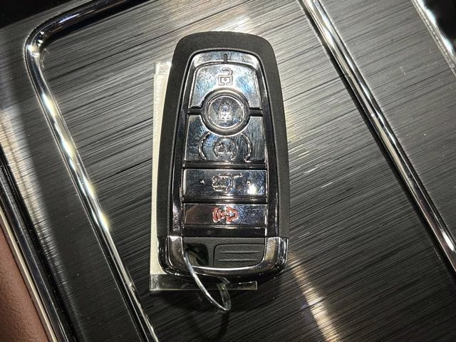 2026 Infinite Black Metallic Clearcoat Lincoln Aviator Reserve AWD SUV