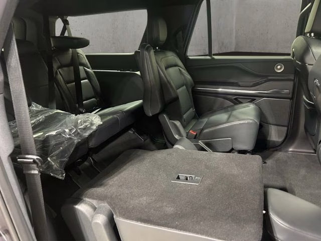 2026 Starlight Gray Premium Colorant Lincoln Navigator L Reserve 4X4 SUV