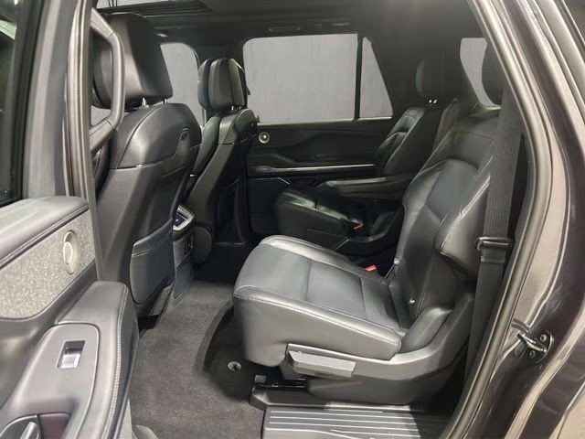 2026 Starlight Gray Premium Colorant Lincoln Navigator L Reserve 4X4 SUV