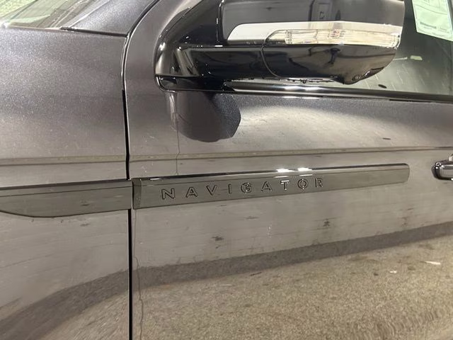 2026 Starlight Gray Premium Colorant Lincoln Navigator L Reserve 4X4 SUV