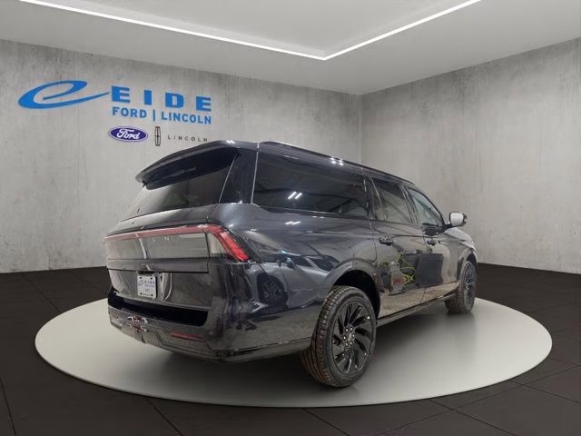 2026 Starlight Gray Premium Colorant Lincoln Navigator L Reserve 4X4 SUV
