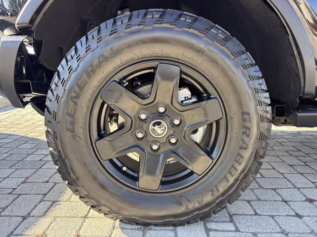 2024 Shadow Black Ford Bronco Black Diamond 4X4 Convertible