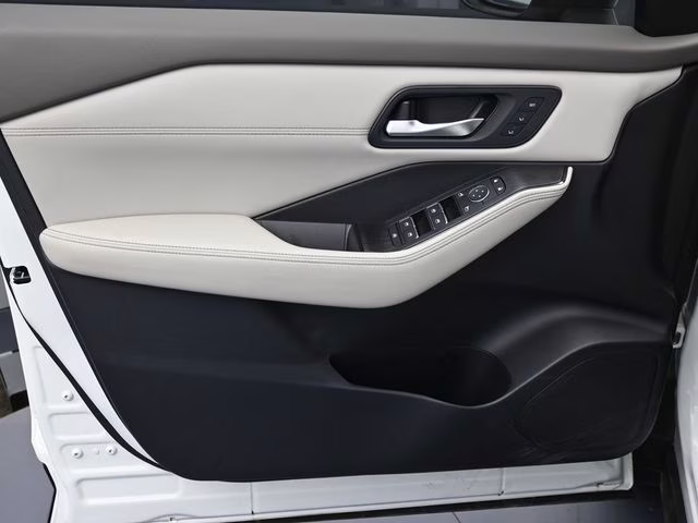 2025 Everest White Pearl Nissan Rogue SL FWD SUV