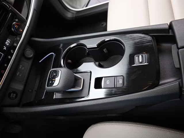 2025 Everest White Pearl Nissan Rogue SL FWD SUV