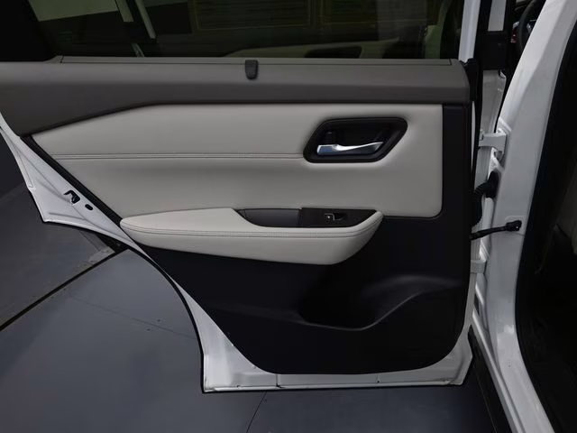 2025 Everest White Pearl Nissan Rogue SL FWD SUV