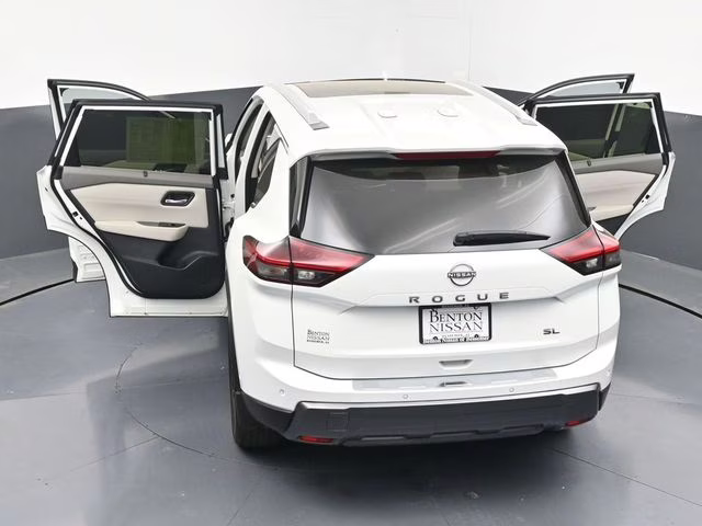 2025 Everest White Pearl Nissan Rogue SL FWD SUV