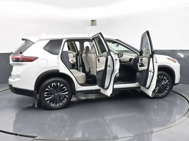 2025 Everest White Pearl Nissan Rogue SL FWD SUV