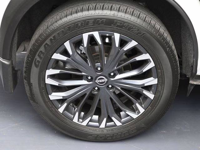 2025 Everest White Pearl Nissan Rogue SL FWD SUV