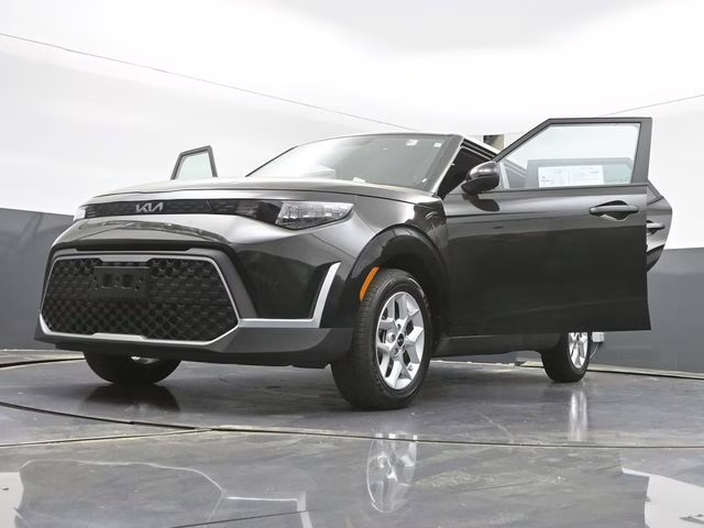 2025 Black Kia Soul LX FWD Hatchback