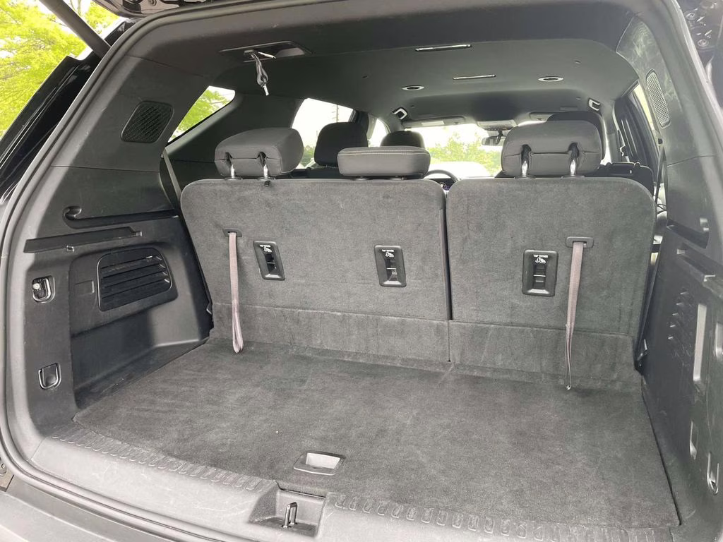 2025 Mosaic Black Metallic Chevrolet Traverse LT FWD SUV