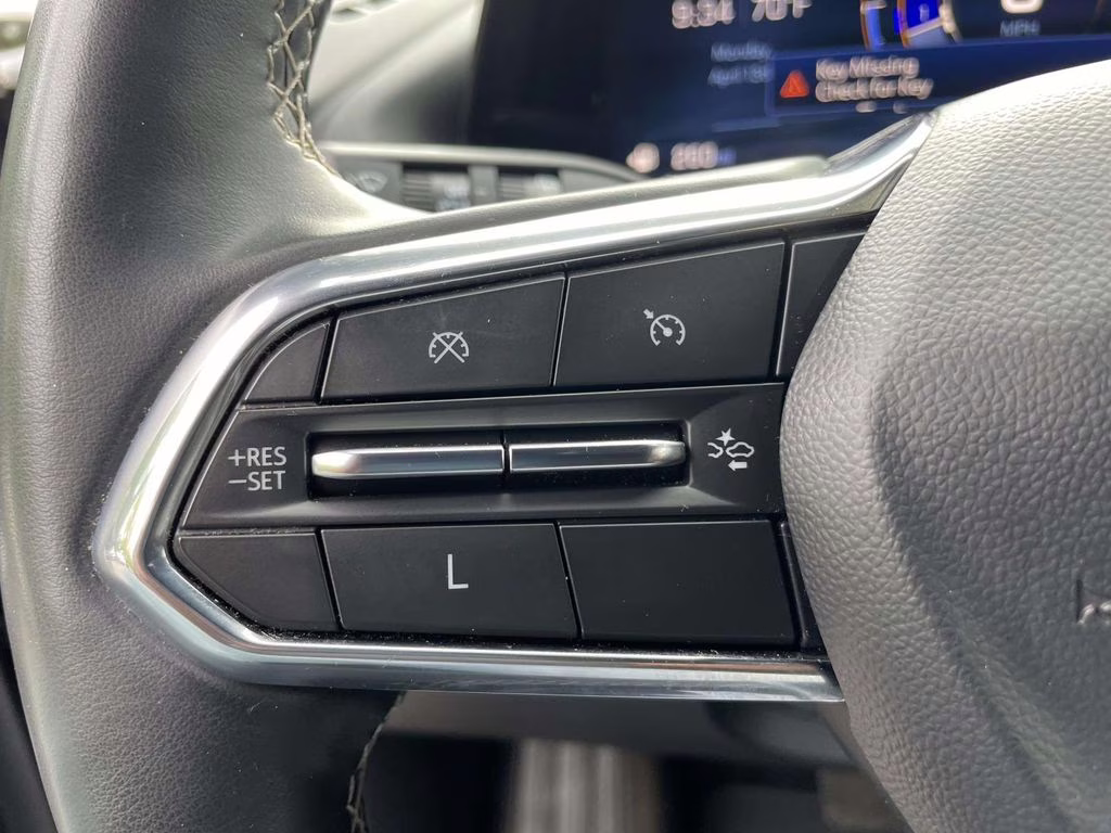 2025 Mosaic Black Metallic Chevrolet Traverse LT FWD SUV