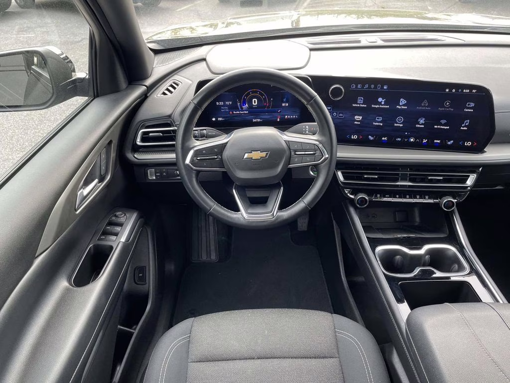 2025 Mosaic Black Metallic Chevrolet Traverse LT FWD SUV