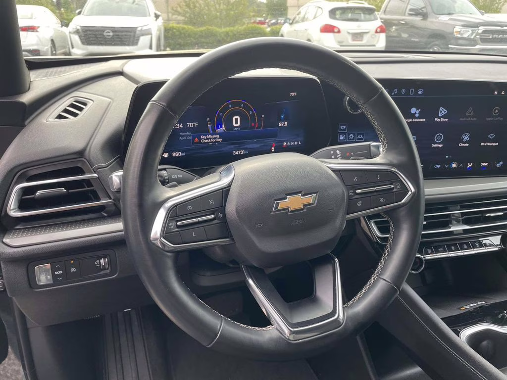 2025 Mosaic Black Metallic Chevrolet Traverse LT FWD SUV