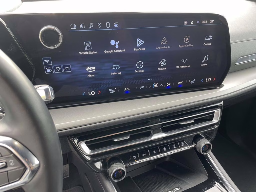 2025 Mosaic Black Metallic Chevrolet Traverse LT FWD SUV