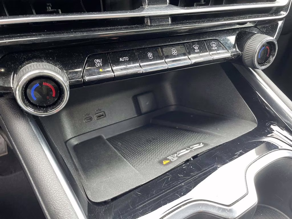 2025 Mosaic Black Metallic Chevrolet Traverse LT FWD SUV