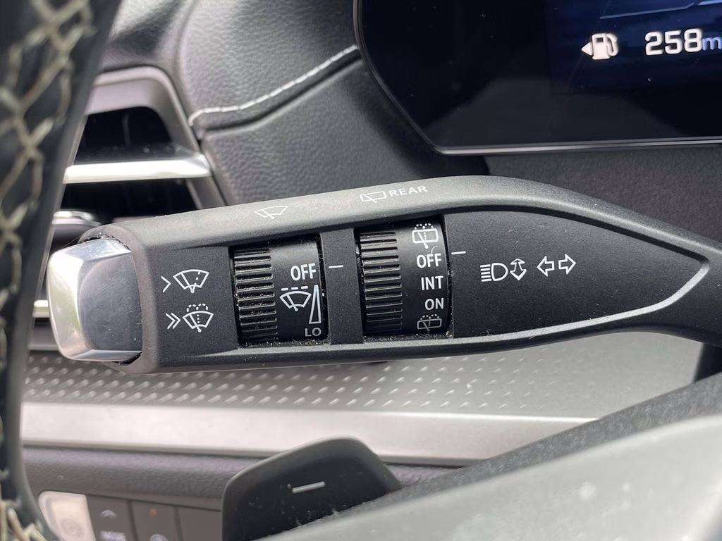 2025 Mosaic Black Metallic Chevrolet Traverse LT FWD SUV