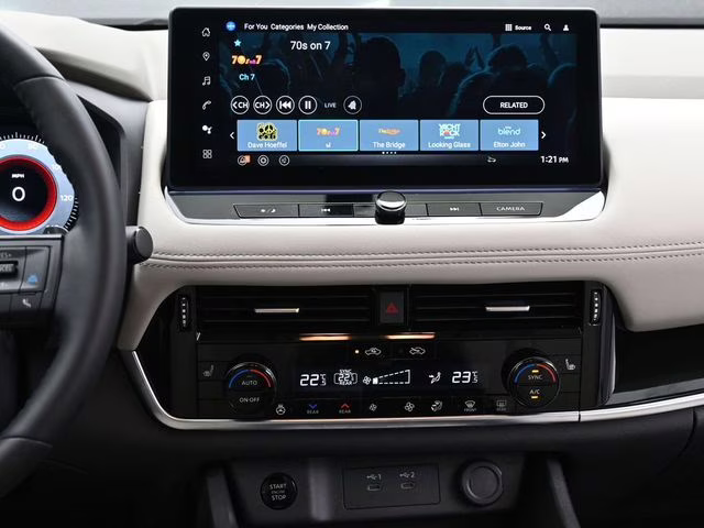 2025 Everest White Pearl Nissan Rogue SL FWD SUV