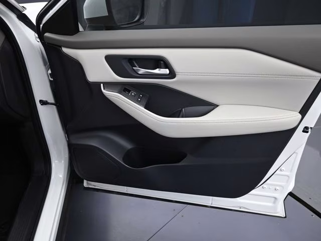 2025 Everest White Pearl Nissan Rogue SL FWD SUV