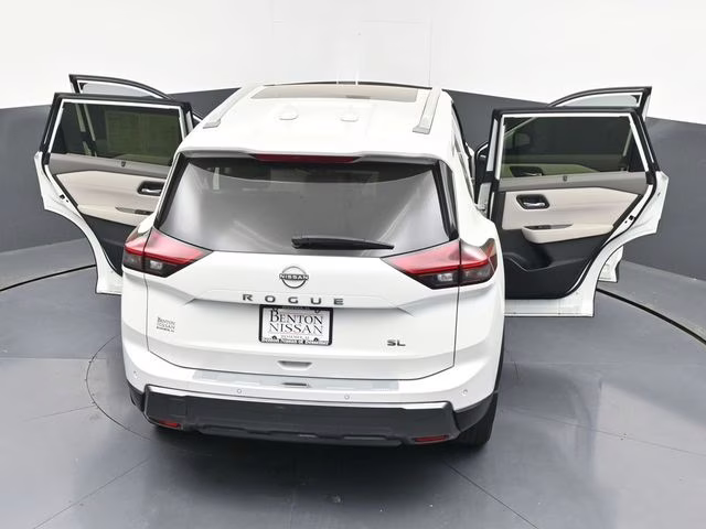 2025 Everest White Pearl Nissan Rogue SL FWD SUV