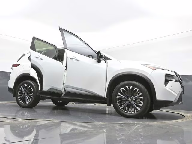 2025 Everest White Pearl Nissan Rogue SL FWD SUV
