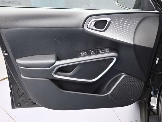 2025 Black Kia Soul LX FWD Hatchback