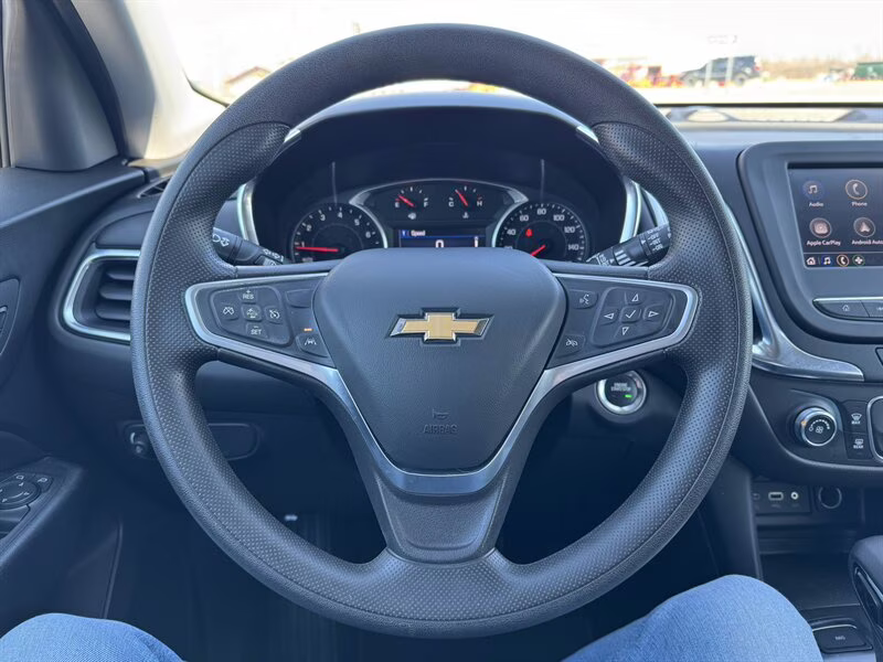 2022 Silver Ice Metallic Chevrolet Equinox LT AWD SUV