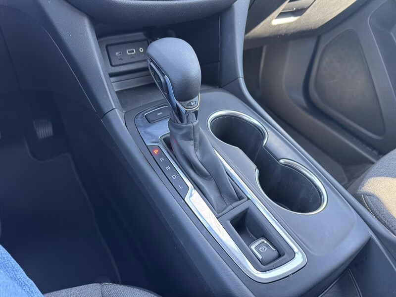 2022 Silver Ice Metallic Chevrolet Equinox LT AWD SUV