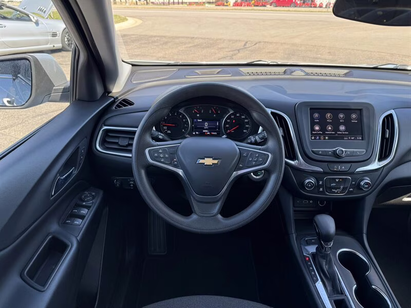 2022 Silver Ice Metallic Chevrolet Equinox LT AWD SUV