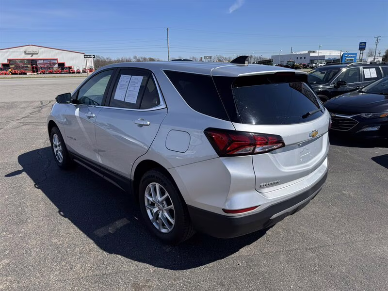 2022 Silver Ice Metallic Chevrolet Equinox LT AWD SUV