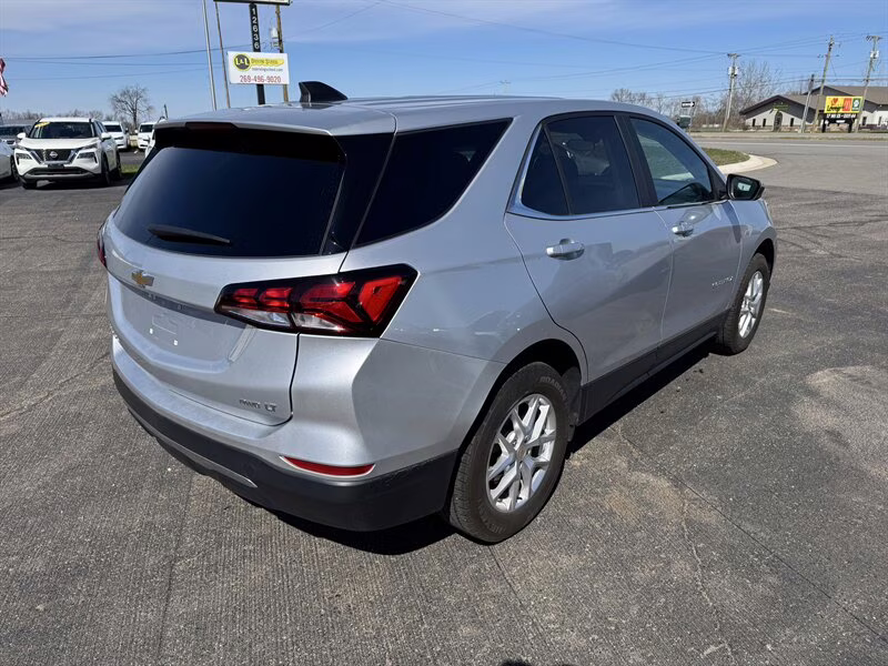2022 Silver Ice Metallic Chevrolet Equinox LT AWD SUV