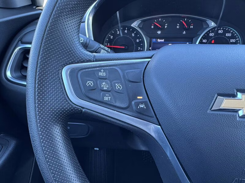 2022 Silver Ice Metallic Chevrolet Equinox LT AWD SUV