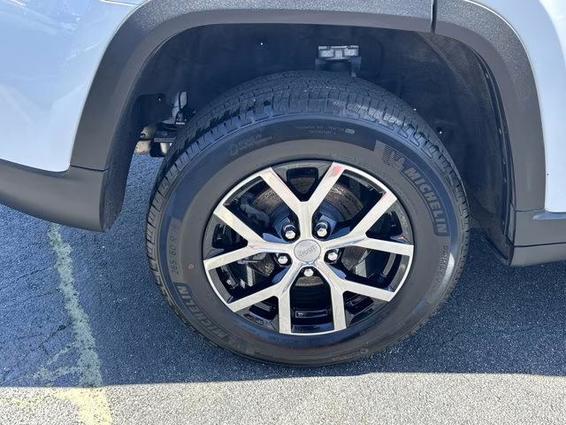 2025 Bright White Clearcoat Jeep Grand Cherokee Limited 4X4 SUV